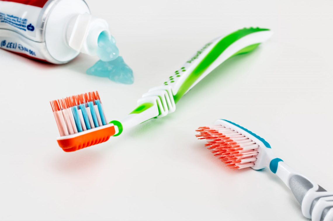 toothbrush-toothpaste-healthcare-oral-hygiene-ce2e939e77f8dc76e2a69b3ee013ae67-2048x1365